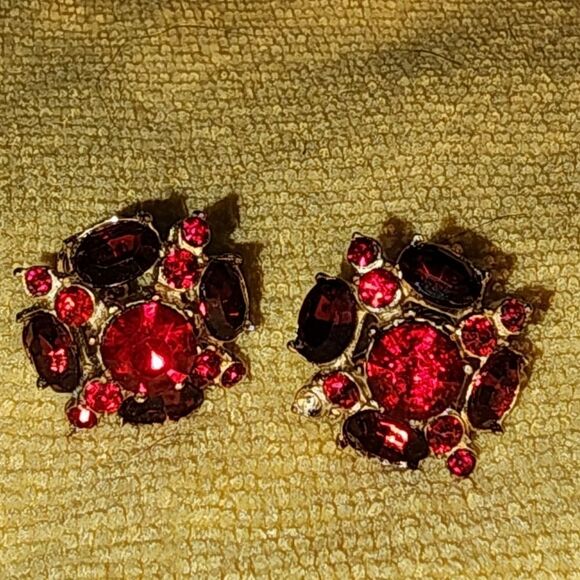 Coro Elegant Red Gemstone Earrings 1950s - Picture 2 of 6